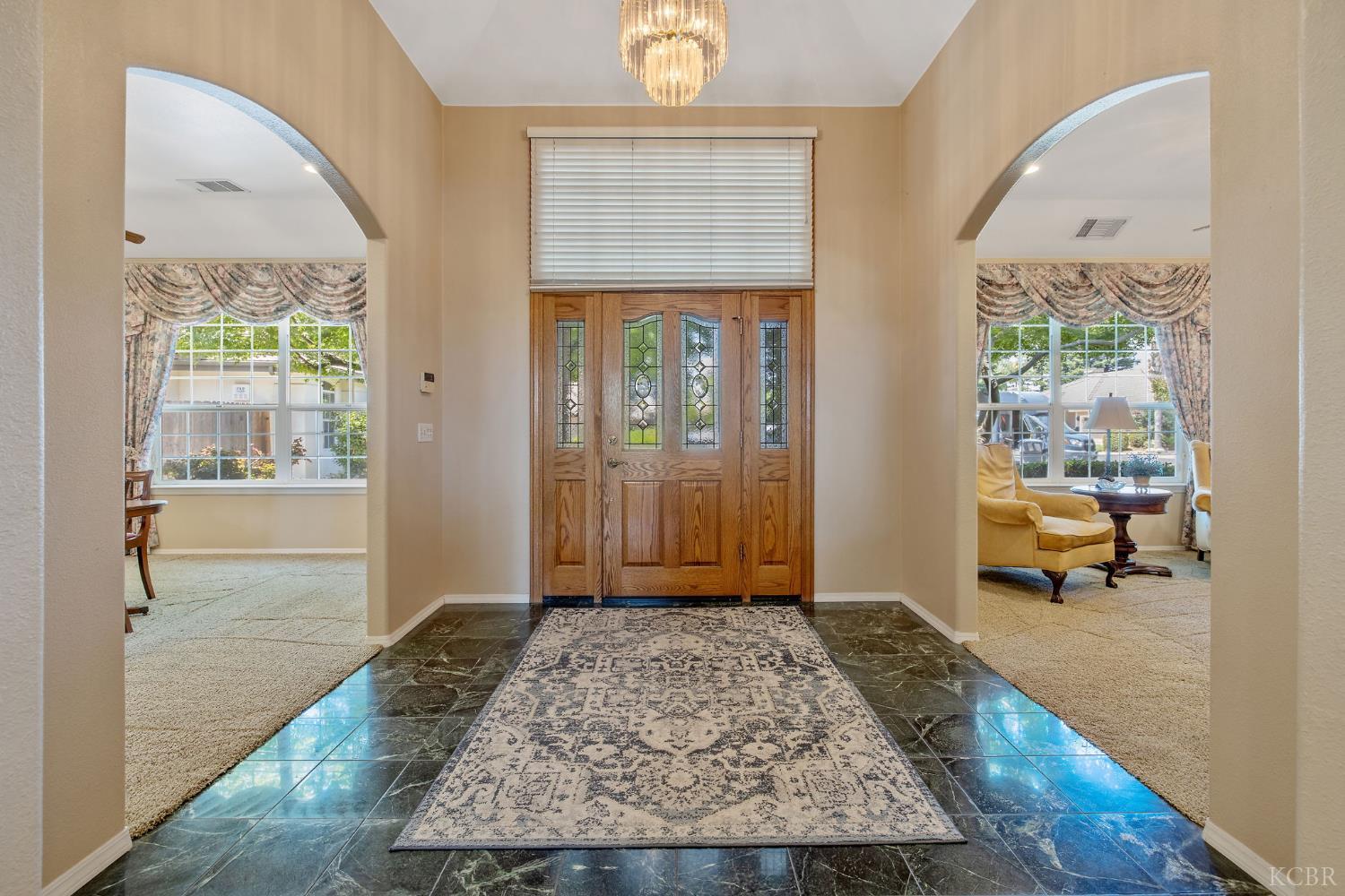 2833 E Laura Ct, Visalia, CA 93292