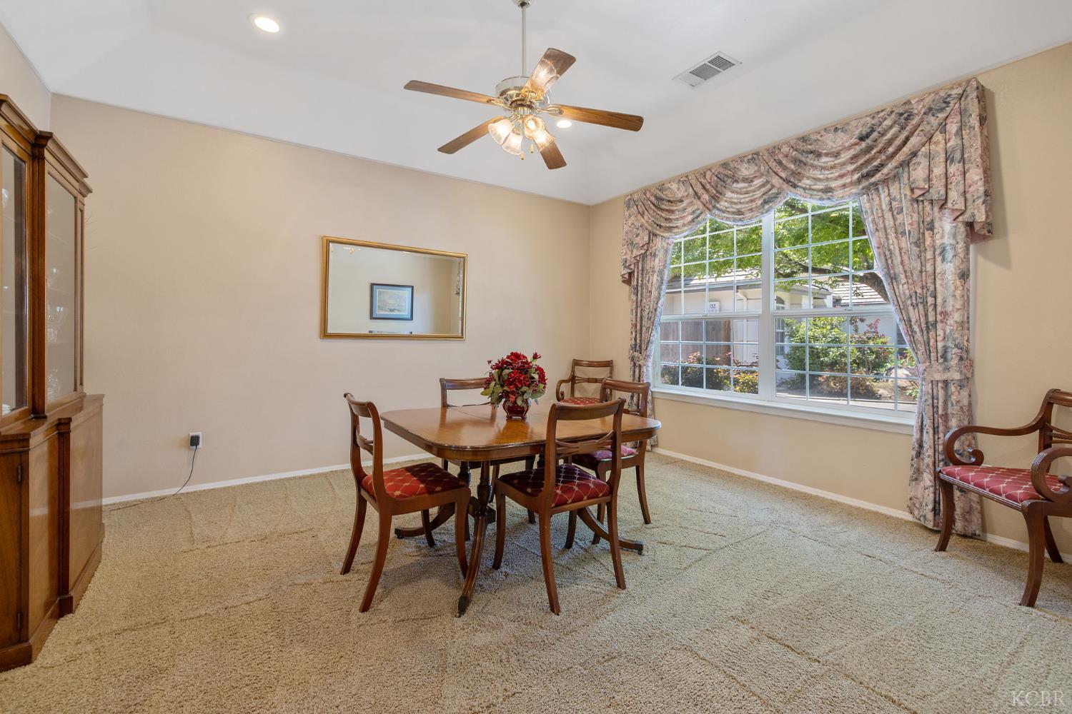 2833 E Laura Ct, Visalia, CA 93292