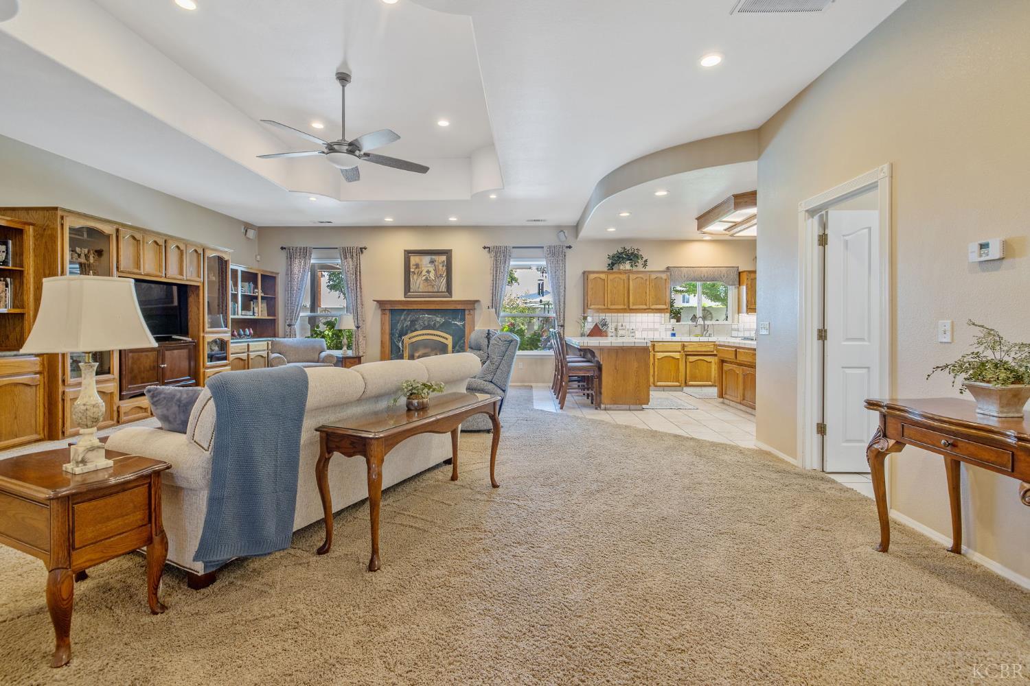 2833 E Laura Ct, Visalia, CA 93292