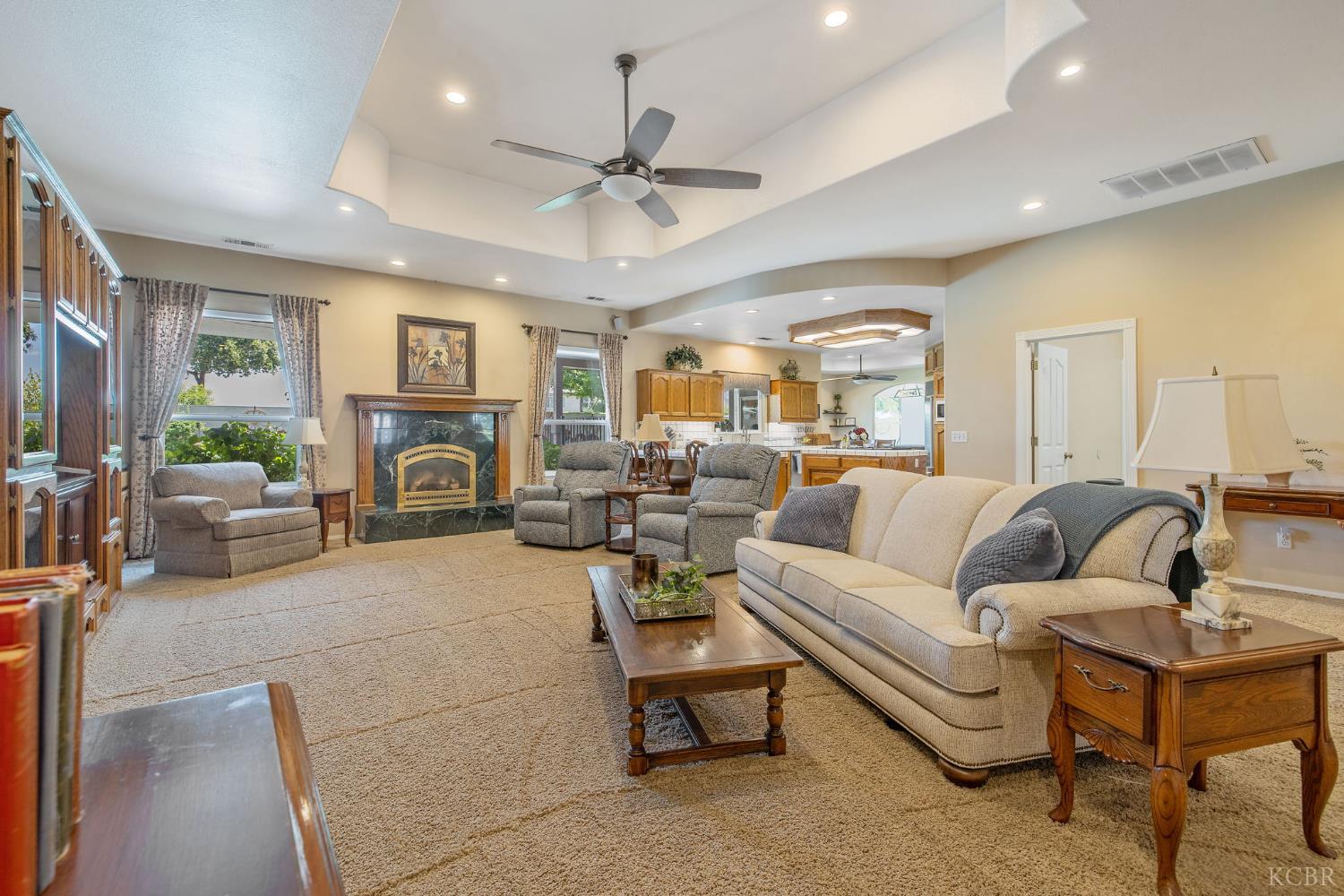 2833 E Laura Ct, Visalia, CA 93292