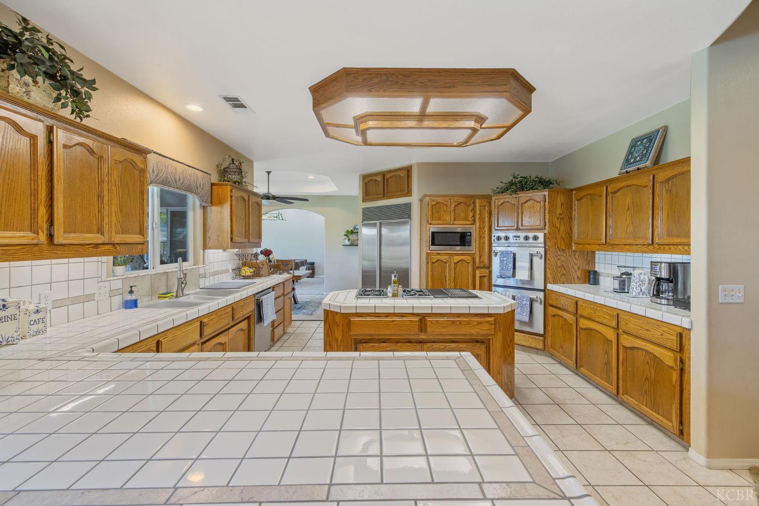 2833 E Laura Ct, Visalia, CA 93292