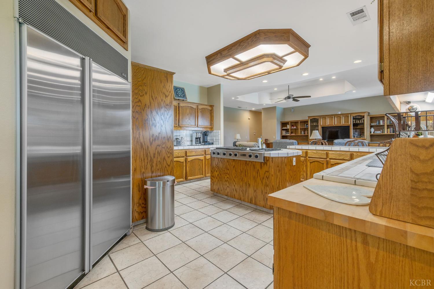 2833 E Laura Ct, Visalia, CA 93292