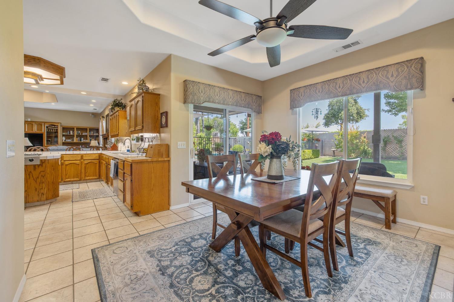 2833 E Laura Ct, Visalia, CA 93292