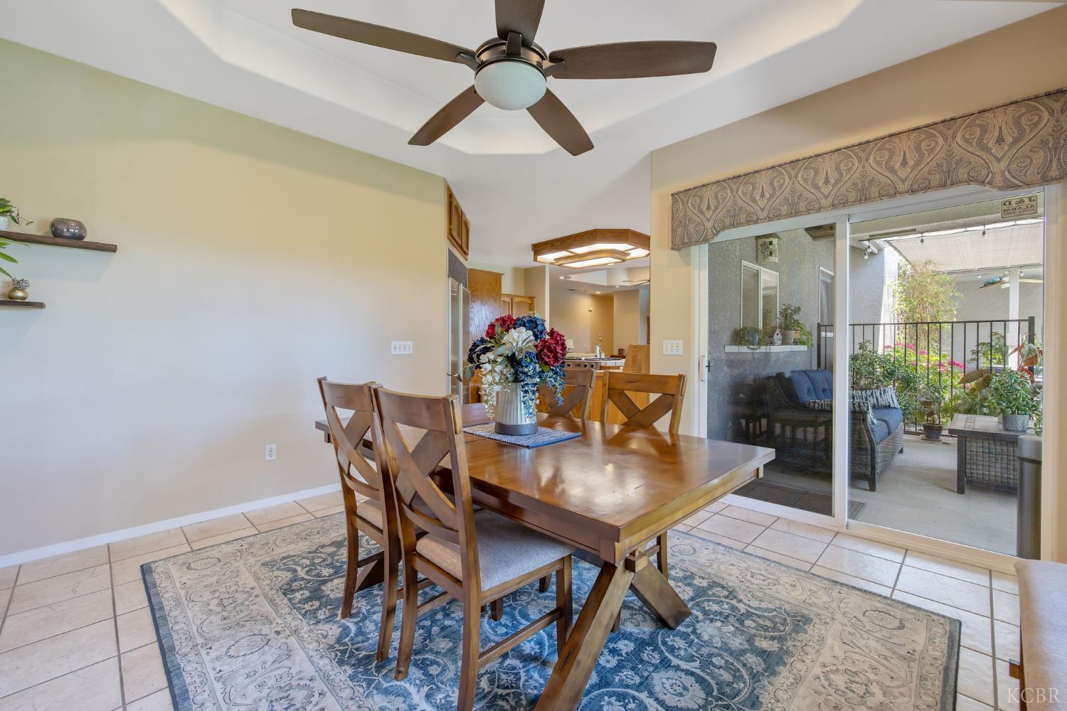 2833 E Laura Ct, Visalia, CA 93292
