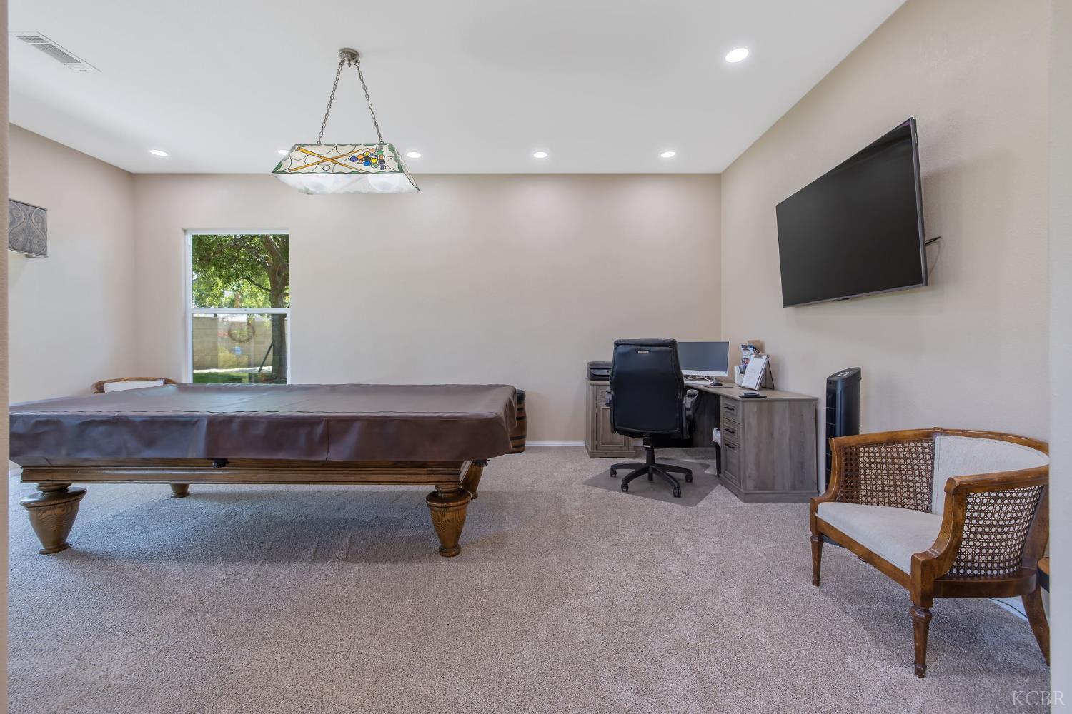 2833 E Laura Ct, Visalia, CA 93292