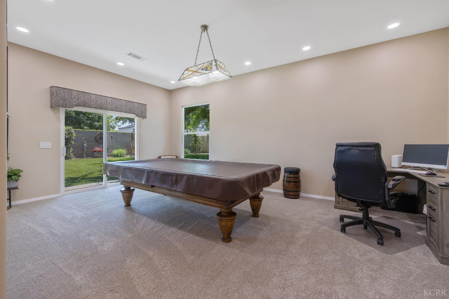 2833 E Laura Ct, Visalia, CA 93292