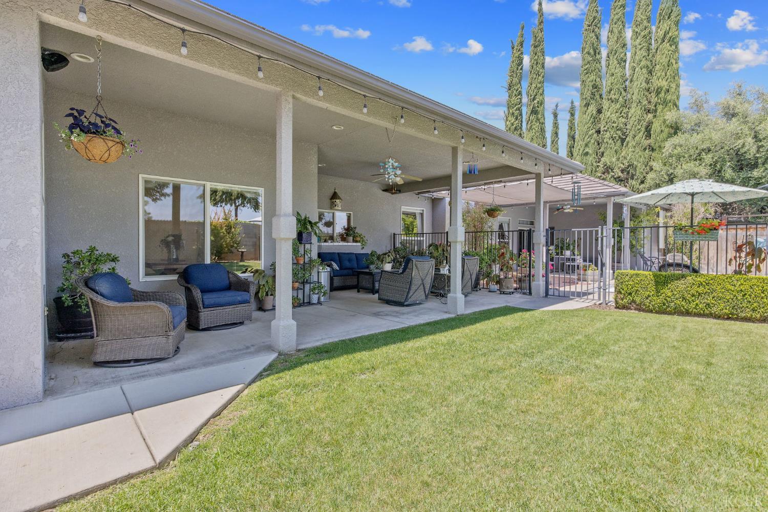 2833 E Laura Ct, Visalia, CA 93292