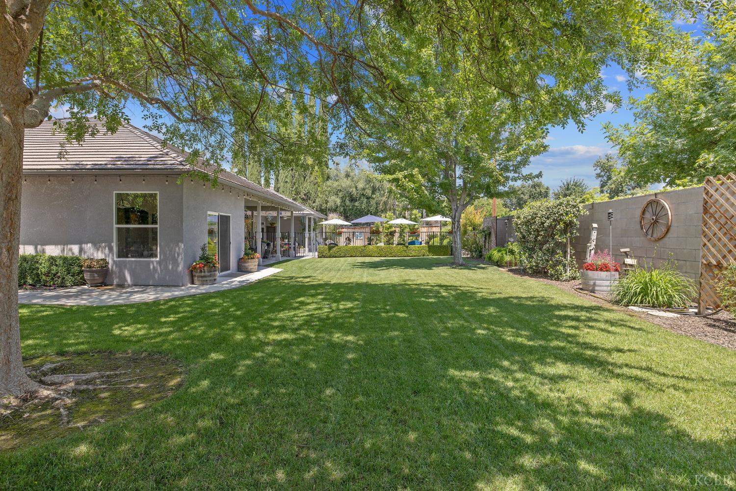 2833 E Laura Ct, Visalia, CA 93292
