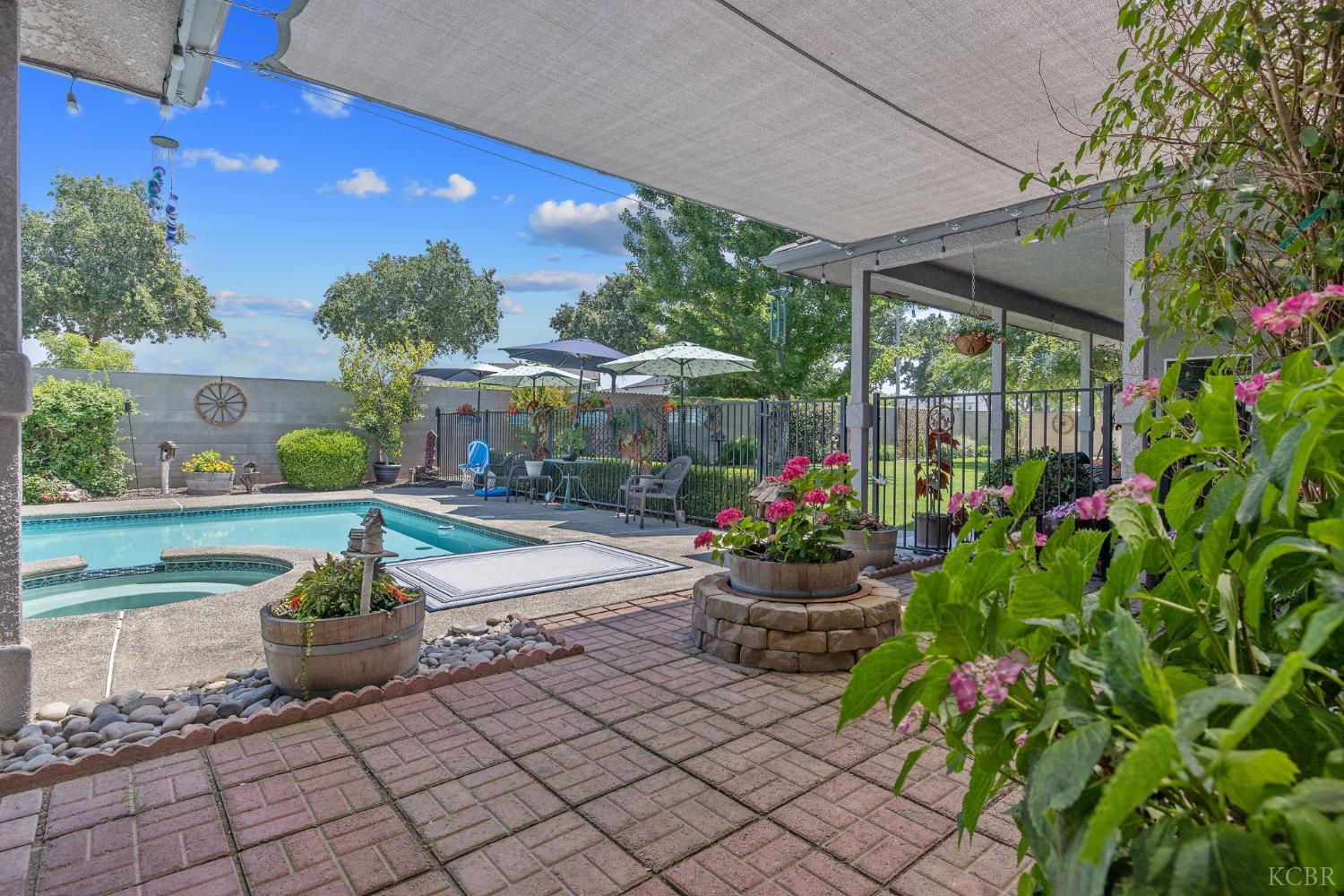 2833 E Laura Ct, Visalia, CA 93292