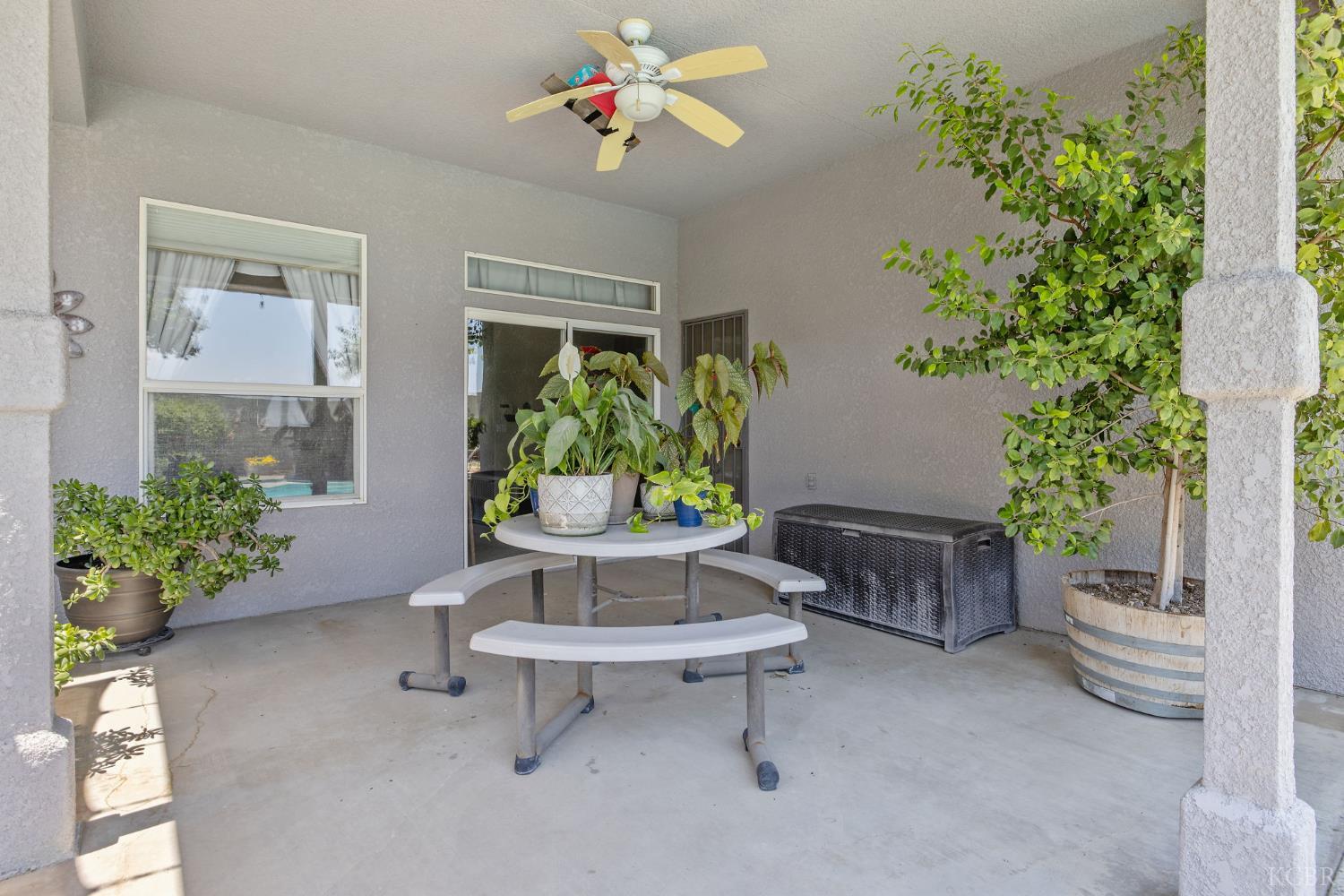 2833 E Laura Ct, Visalia, CA 93292