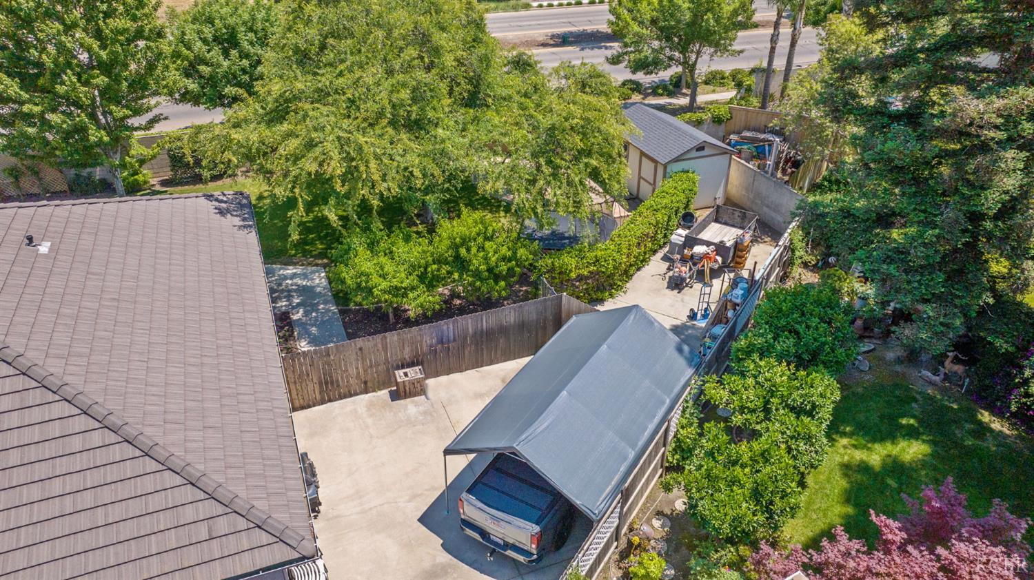 2833 E Laura Ct, Visalia, CA 93292
