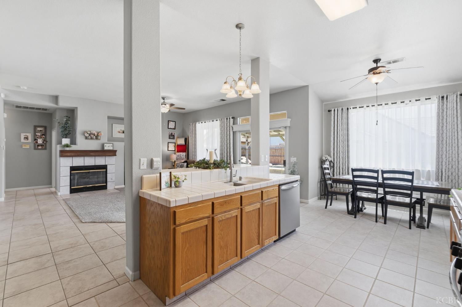 1757 Homestead Way, Lemoore, CA 93245
