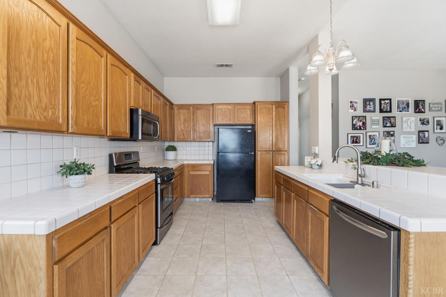 1757 Homestead Way, Lemoore, CA 93245