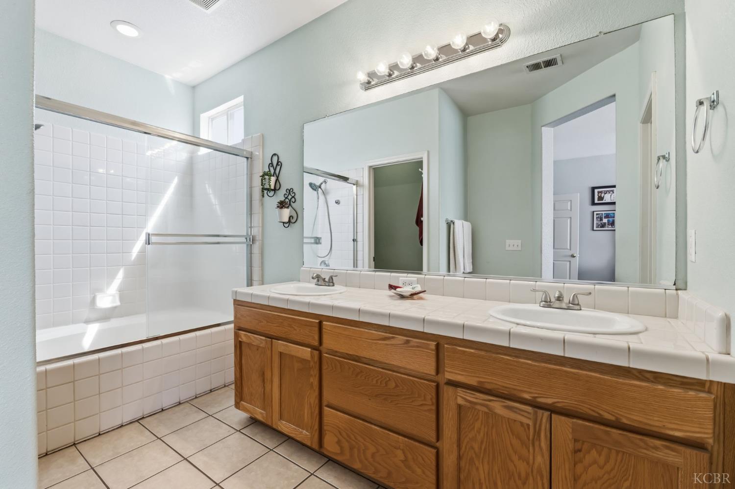 1757 Homestead Way, Lemoore, CA 93245