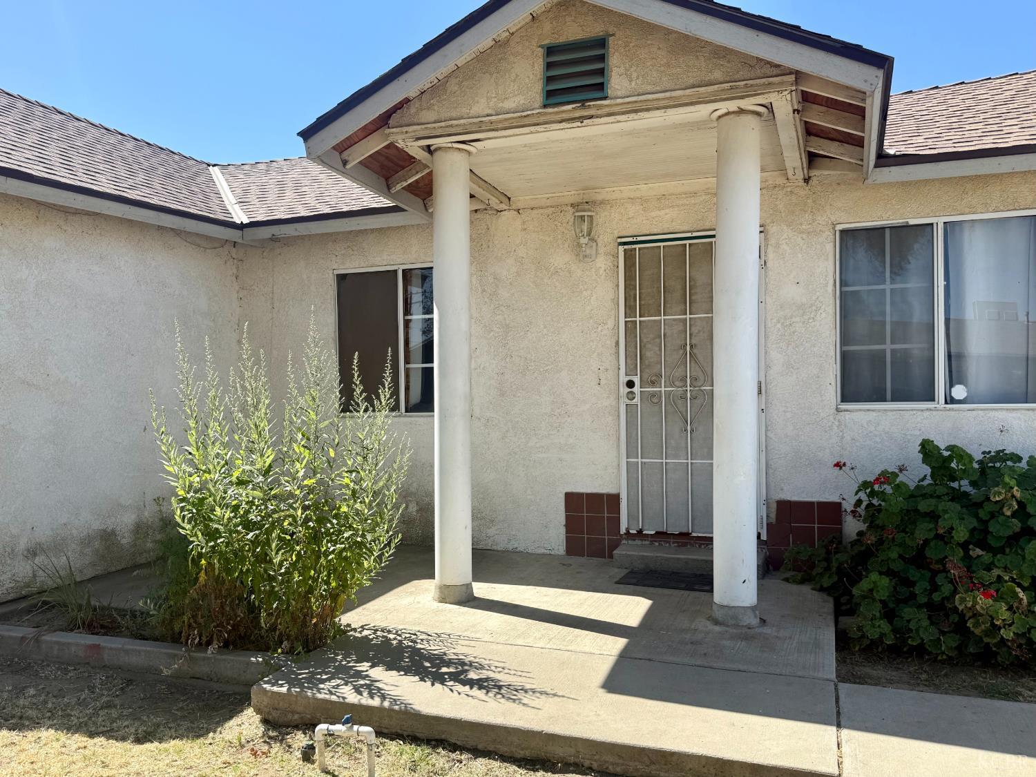 10903 Thompson Dr, Hanford, CA 93230