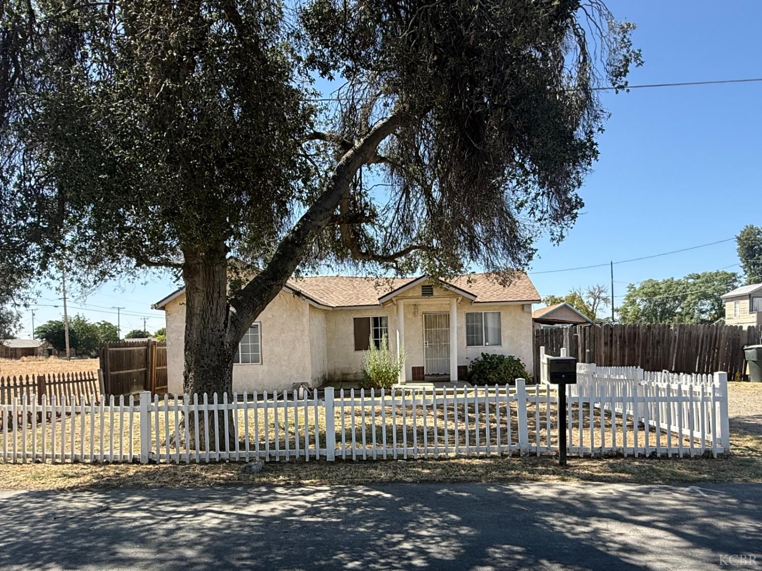 10903 Thompson Dr, Hanford, CA 93230