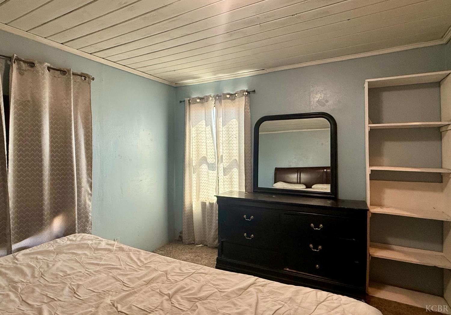 10903 Thompson Dr, Hanford, CA 93230