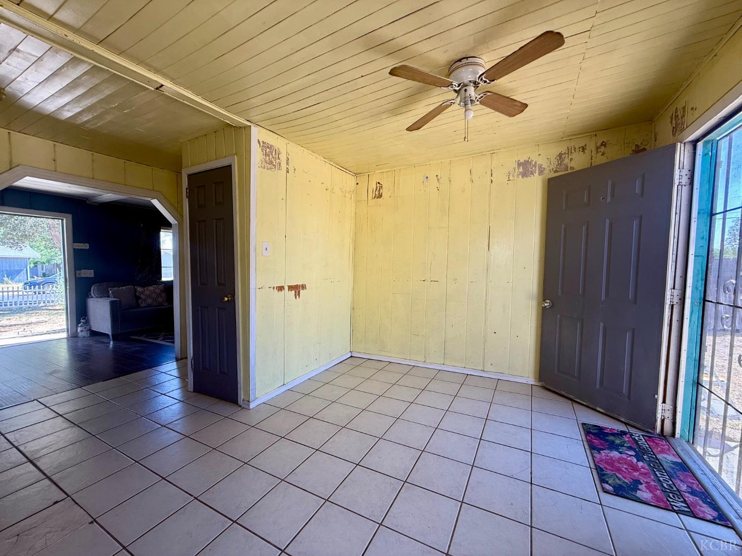 10903 Thompson Dr, Hanford, CA 93230