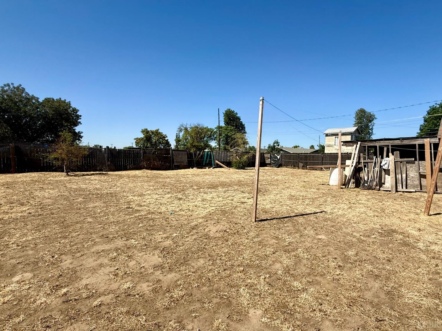 10903 Thompson Dr, Hanford, CA 93230