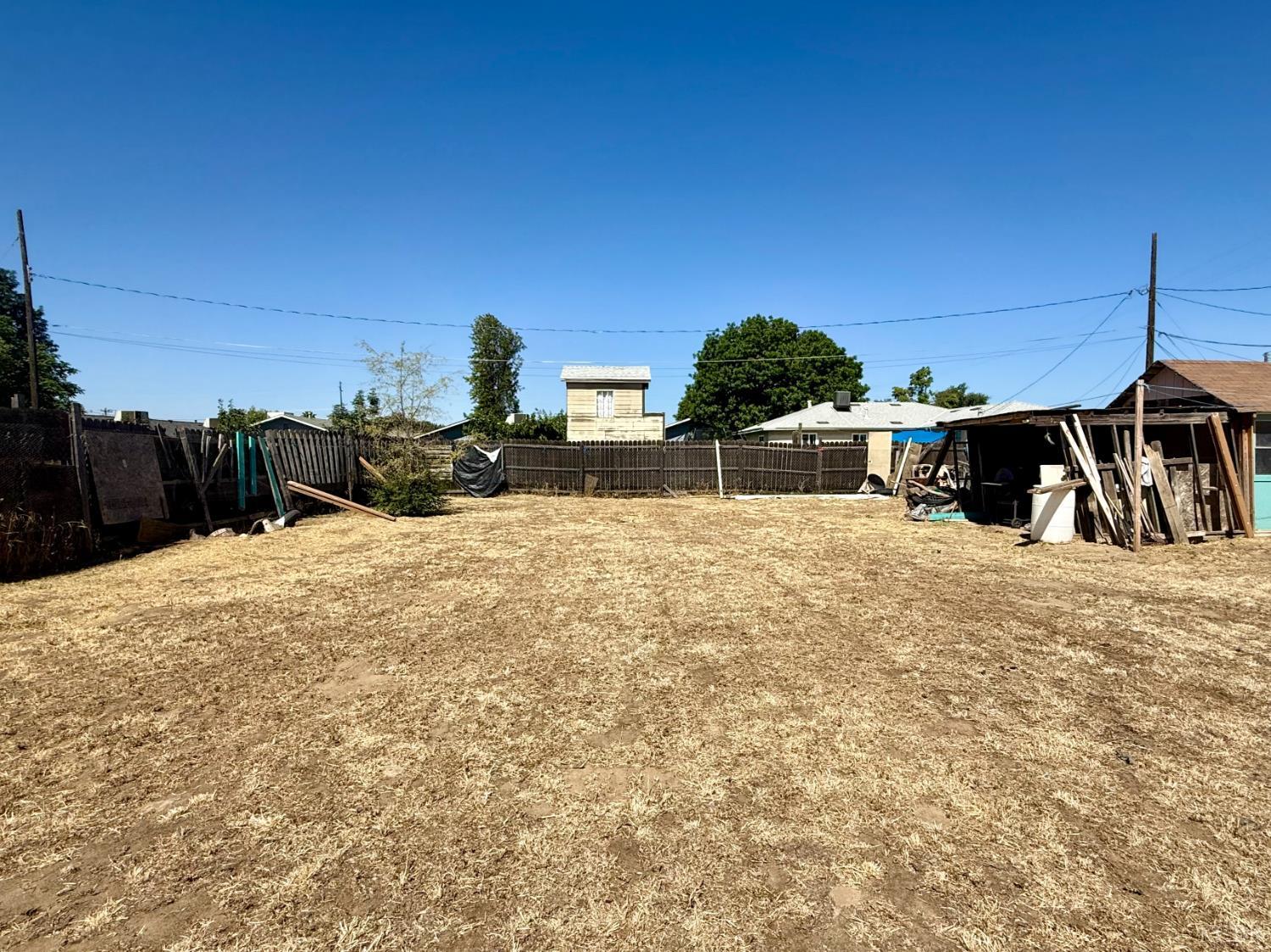 10903 Thompson Dr, Hanford, CA 93230