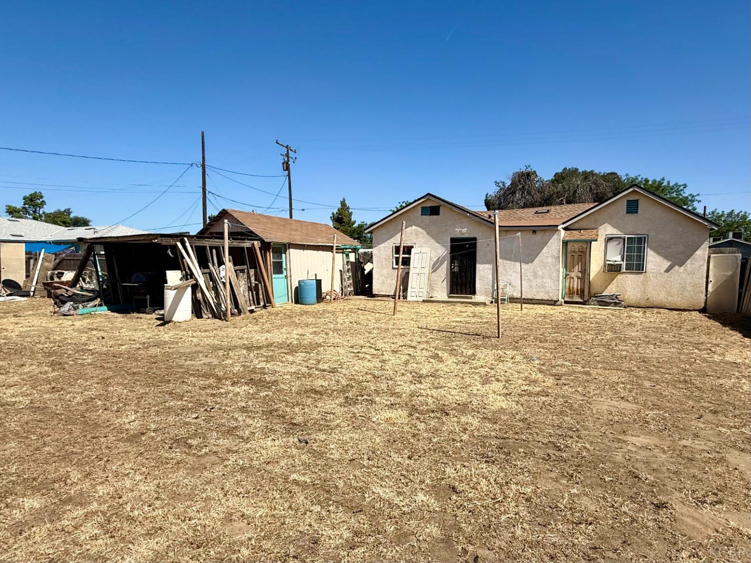 10903 Thompson Dr, Hanford, CA 93230