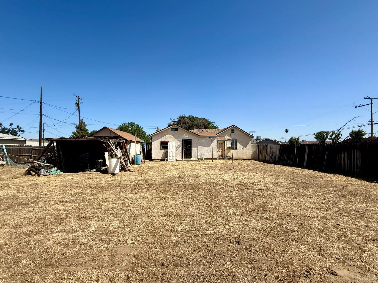 10903 Thompson Dr, Hanford, CA 93230