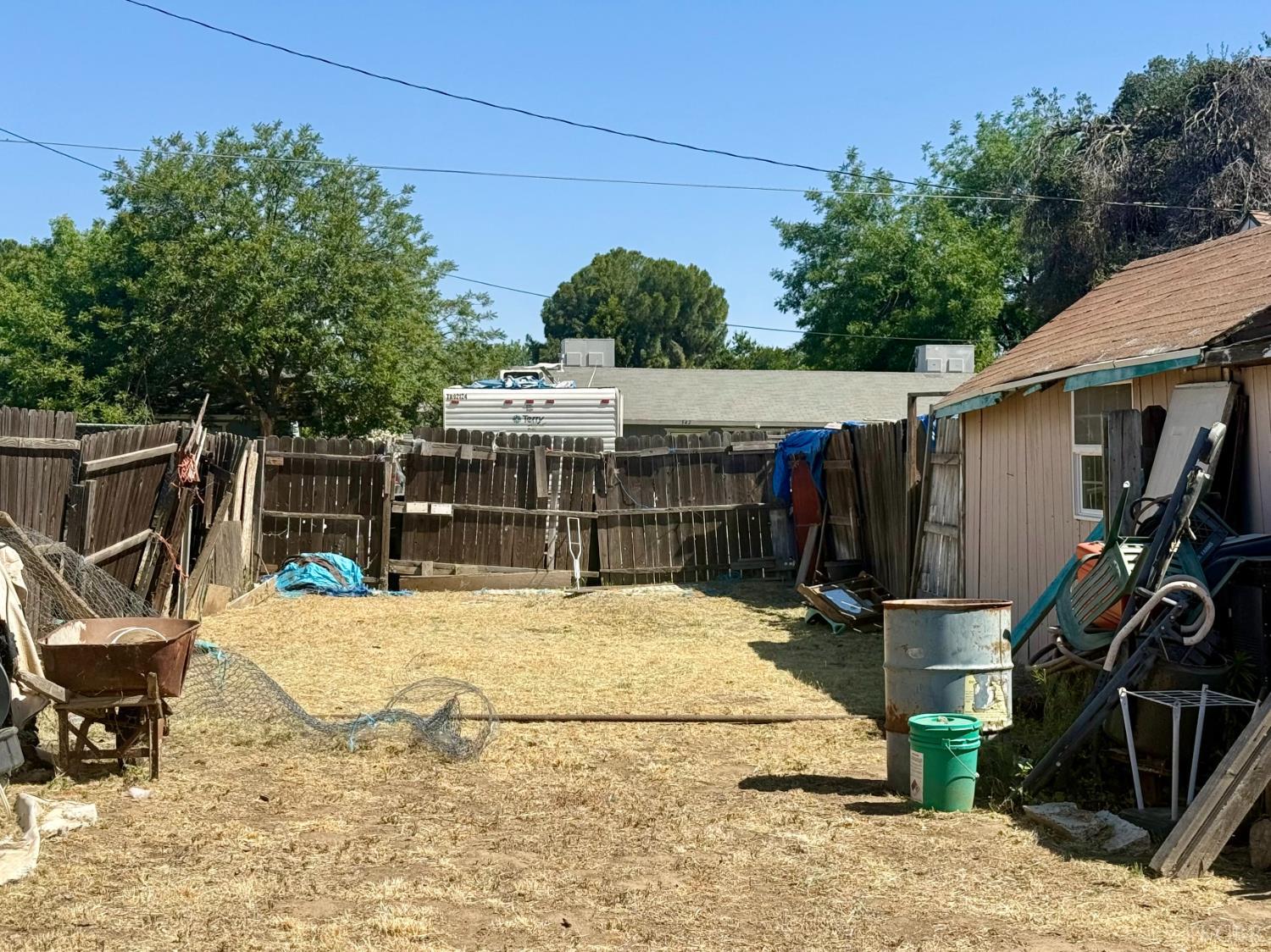 10903 Thompson Dr, Hanford, CA 93230