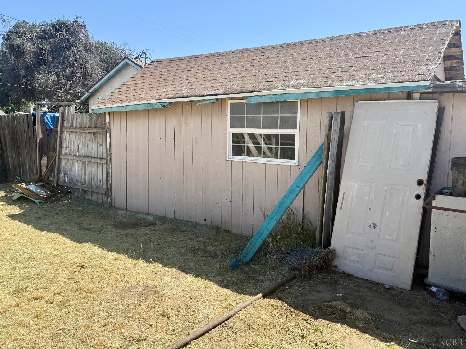 10903 Thompson Dr, Hanford, CA 93230