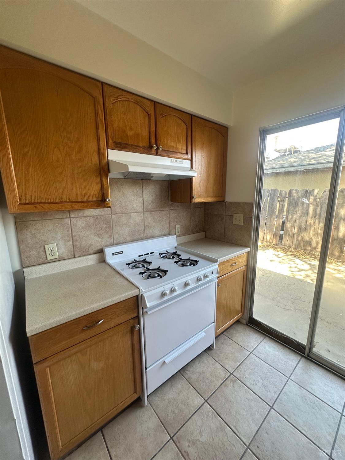 2011 2015 N Parker Place, Hanford, CA 93230
