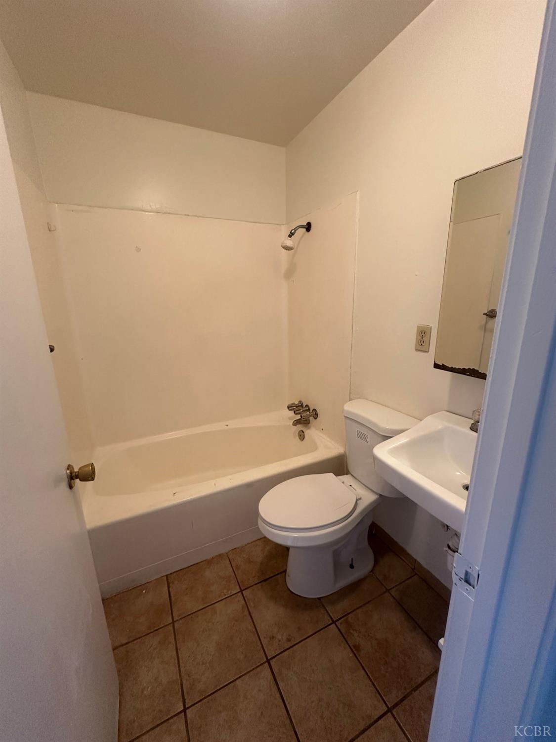 2011 2015 N Parker Place, Hanford, CA 93230