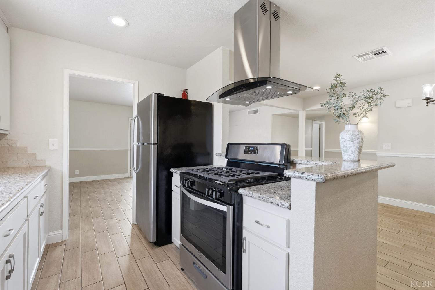 155 Lum Dr, Lemoore, CA 93245