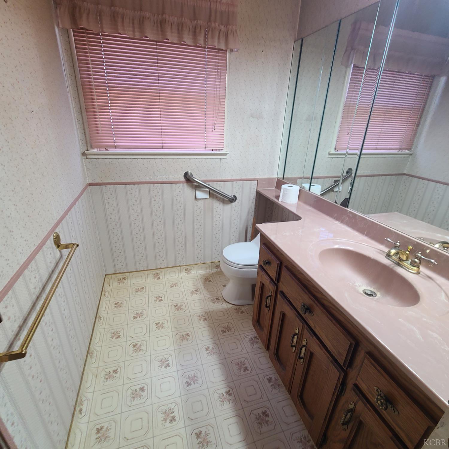 1350 Redington, Hanford, CA 93230