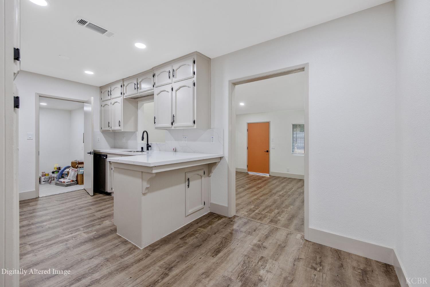 1019 E Laurel Ave, Visalia, CA 93292