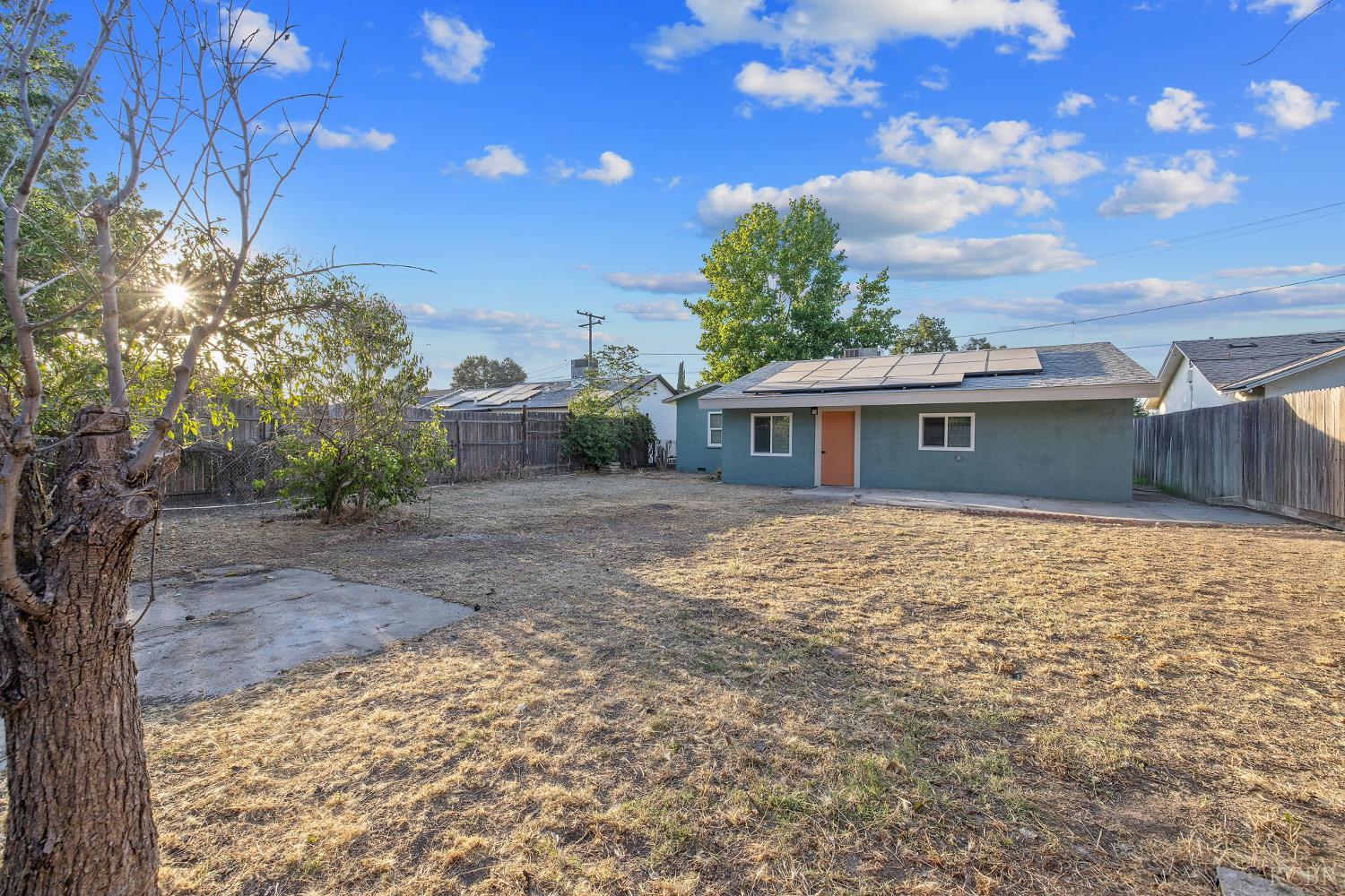 1019 E Laurel Ave, Visalia, CA 93292