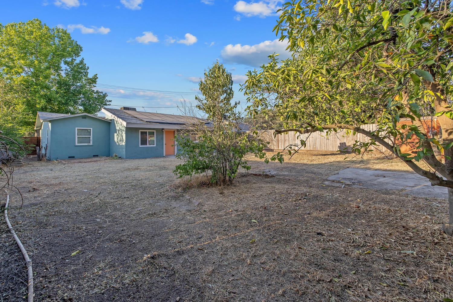 1019 E Laurel Ave, Visalia, CA 93292