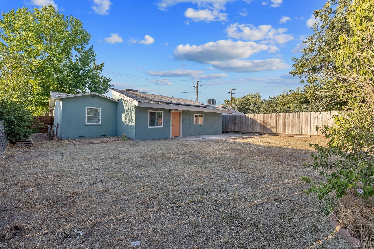 1019 E Laurel Ave, Visalia, CA 93292