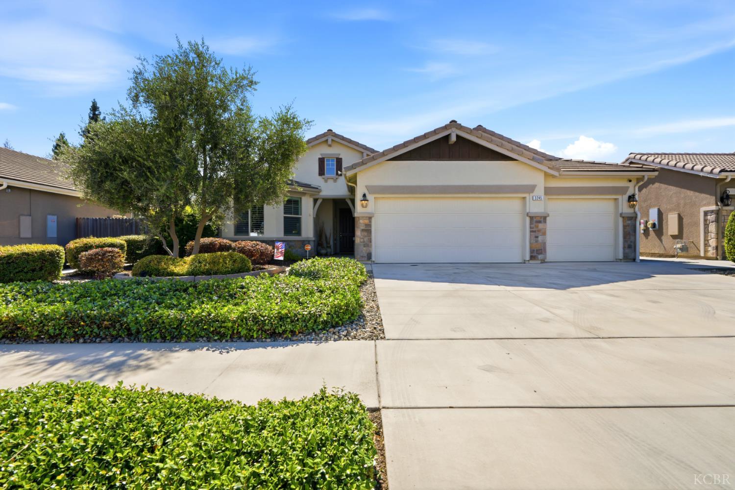 3245 S Meadowbrook St SE, Visalia, CA 93292