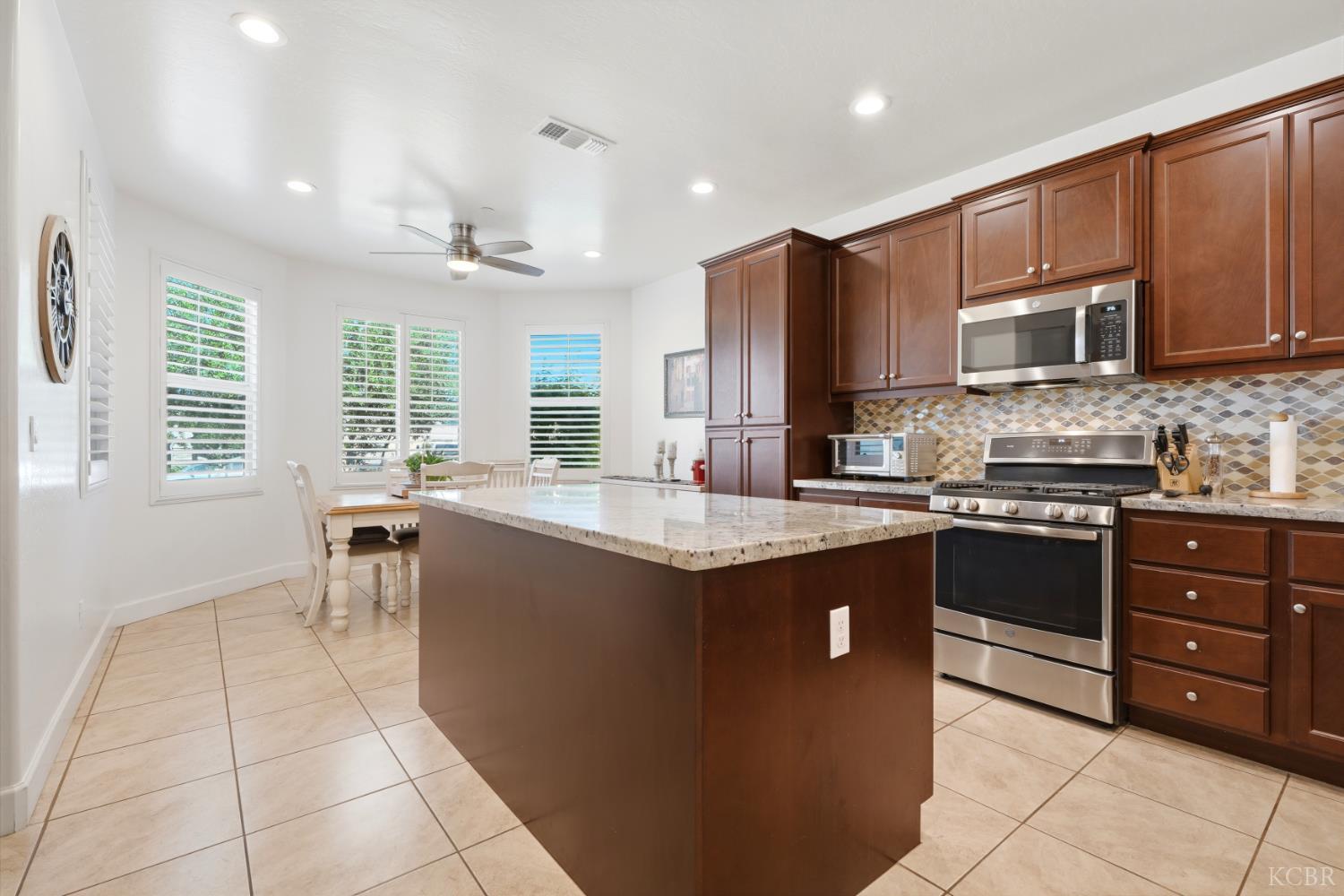 3245 S Meadowbrook St SE, Visalia, CA 93292
