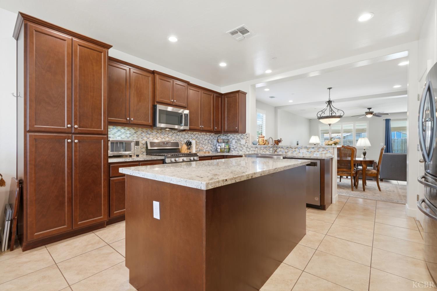 3245 S Meadowbrook St SE, Visalia, CA 93292