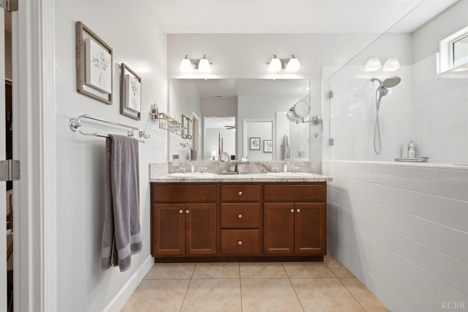 3245 S Meadowbrook St SE, Visalia, CA 93292