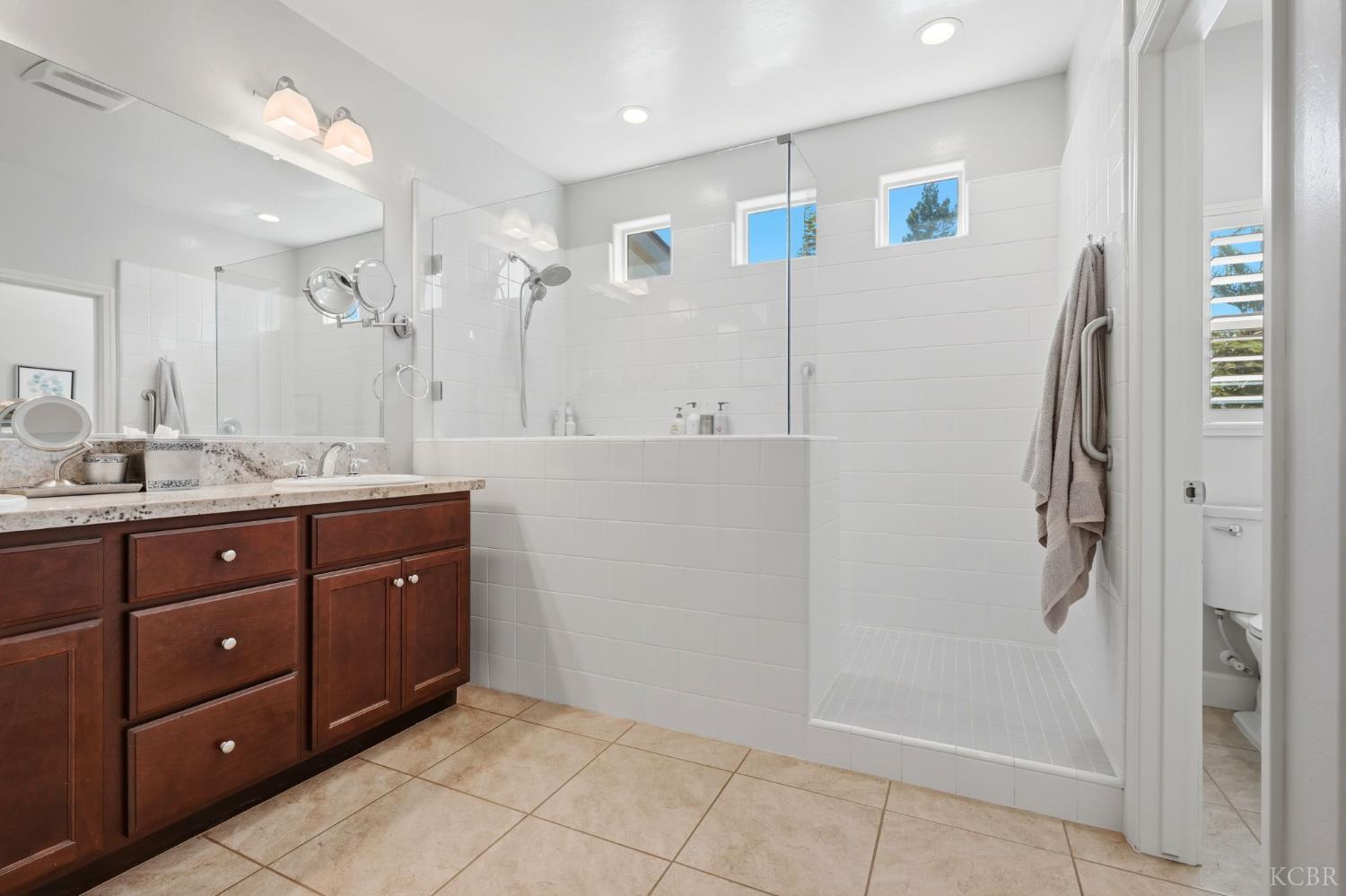 3245 S Meadowbrook St SE, Visalia, CA 93292