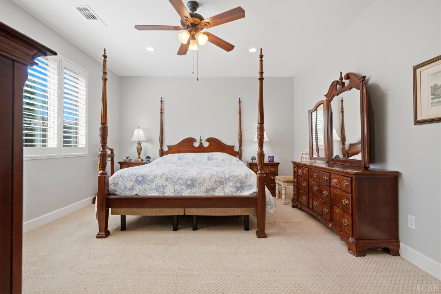 3245 S Meadowbrook St SE, Visalia, CA 93292