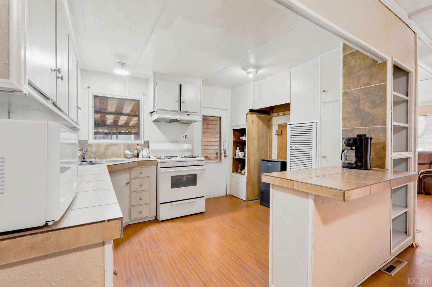 852 E Grangeville Blvd, Hanford, CA 93230
