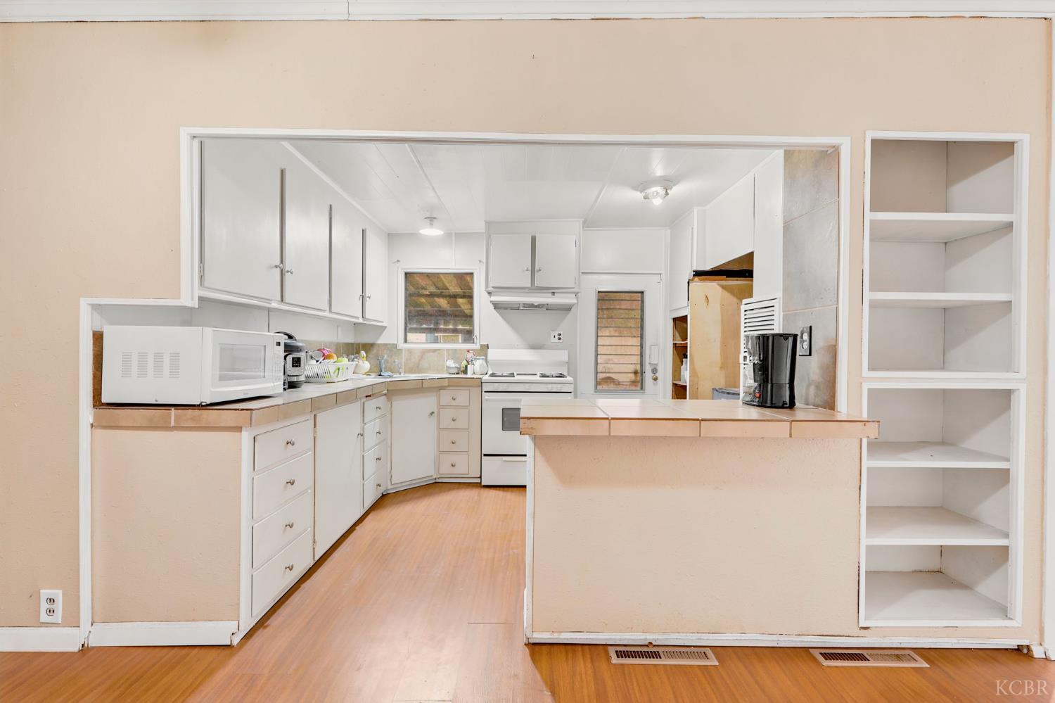 852 E Grangeville Blvd, Hanford, CA 93230