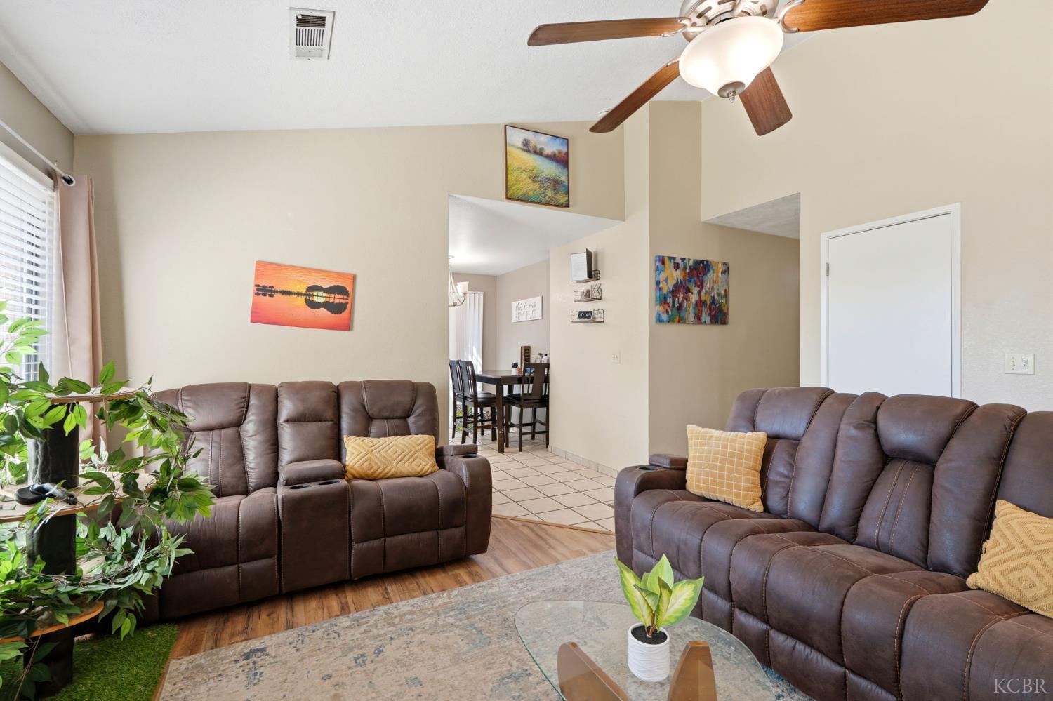 1008 N Manzanita St, Visalia, CA 93292