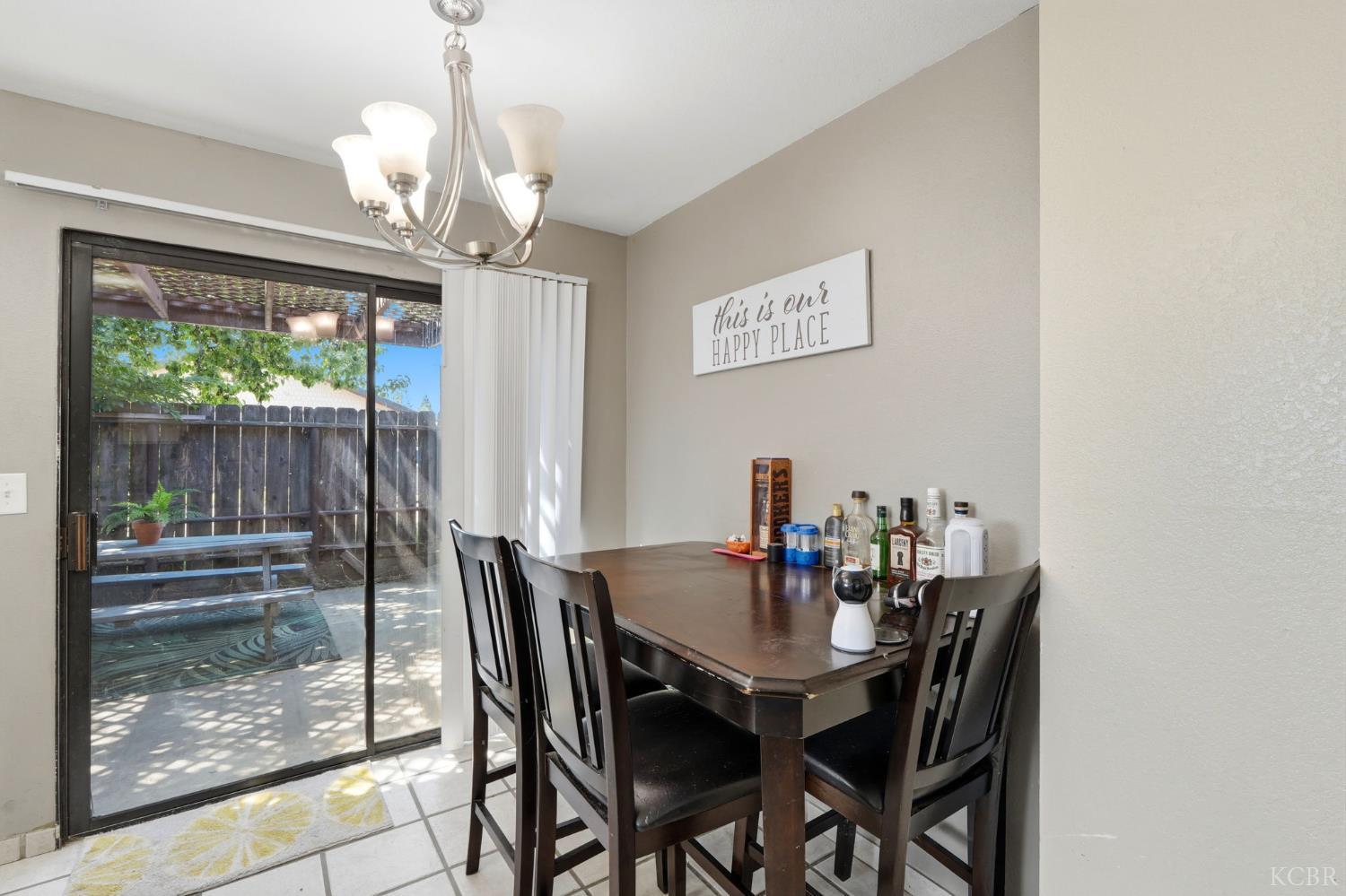 1008 N Manzanita St, Visalia, CA 93292