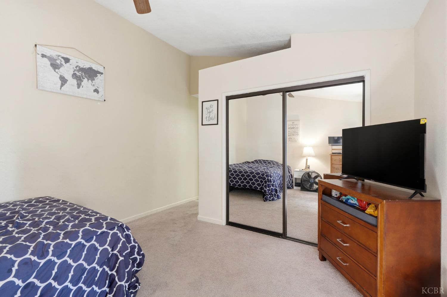 1008 N Manzanita St, Visalia, CA 93292