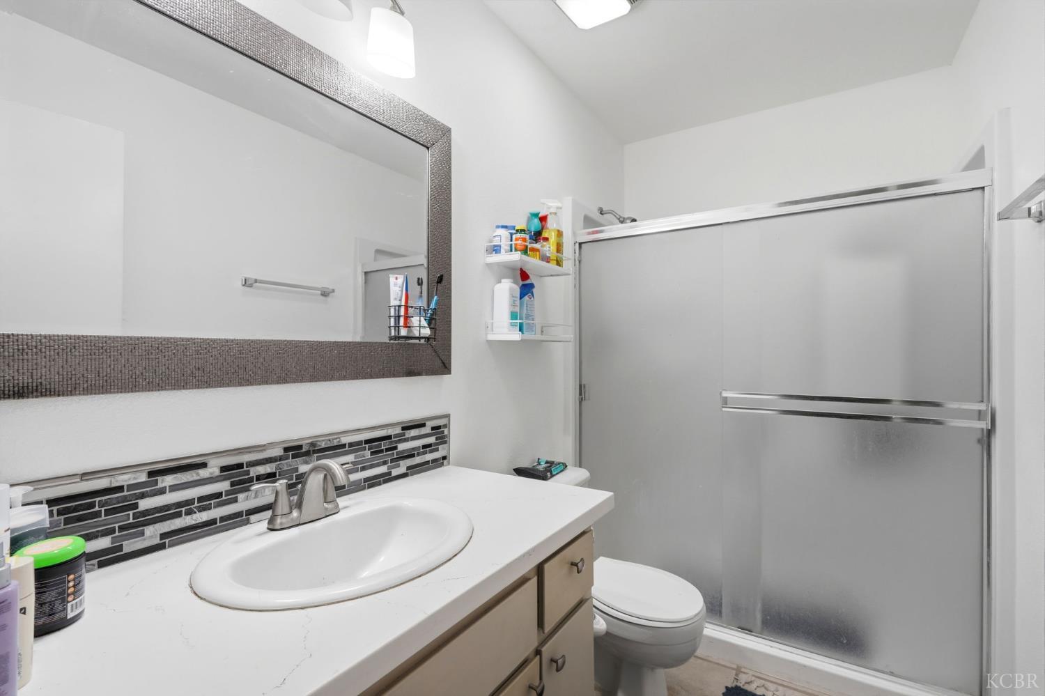 1008 N Manzanita St, Visalia, CA 93292
