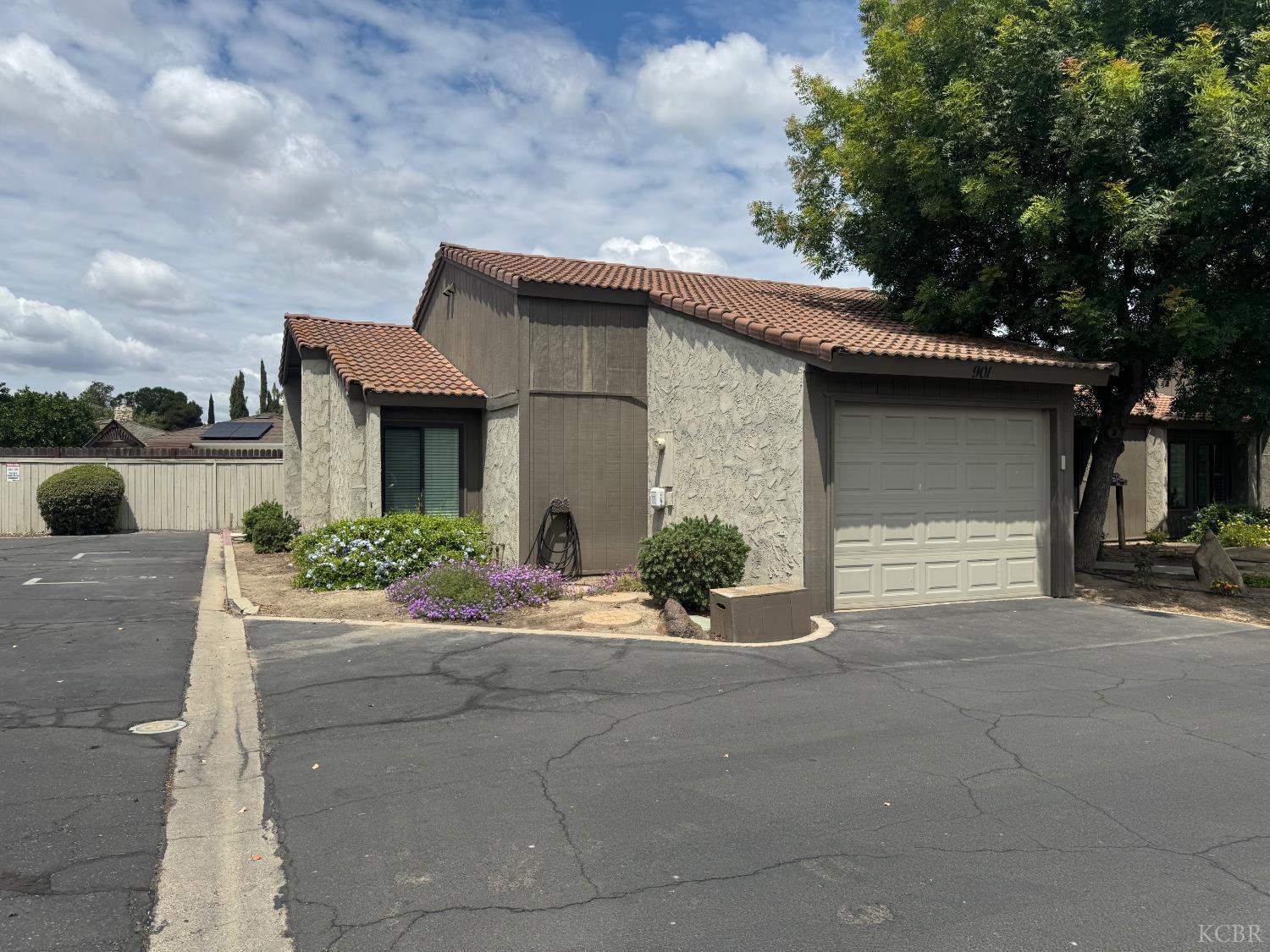 901 Greenfield Ave, Hanford, CA 93230