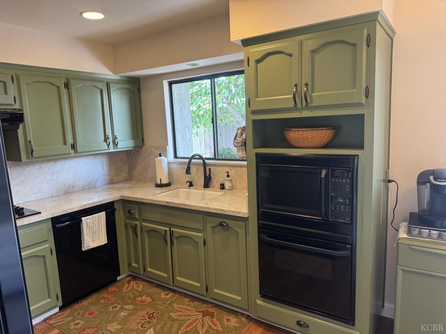 901 Greenfield Ave, Hanford, CA 93230